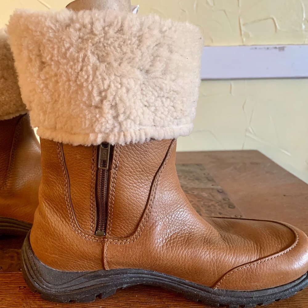 UGG  1907 Lt Brown Waterproof Fold Shearling Boots Size 7